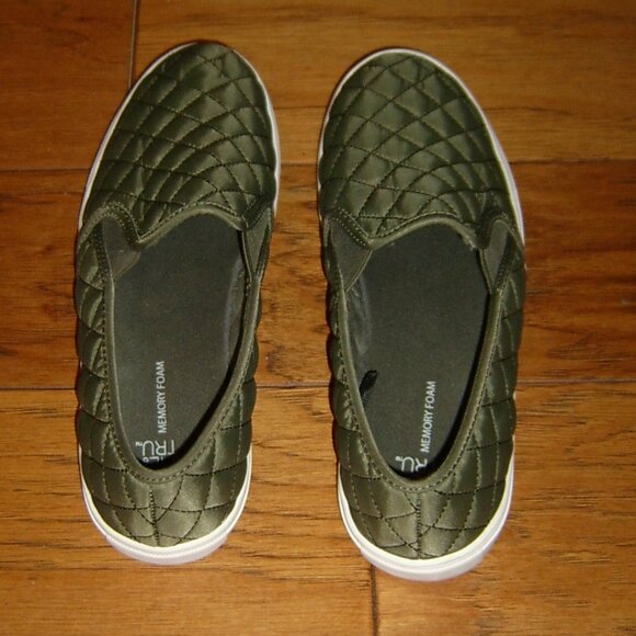 Women's Olive Green Slip On Shoes, Size 9 - Picture 2 of 4